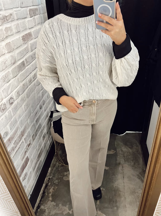 CREW NECK CABLE KNIT SWEATER