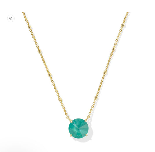 KENDRA SCOTT- Jolie Short Pendant Necklace in Kelly Green Illusion